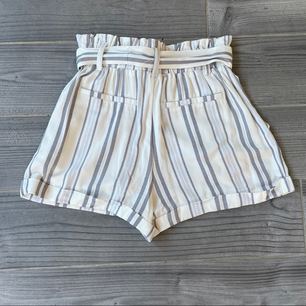 STRIPED HIGHWAISTED SHORTS - Picture 2 of 4
